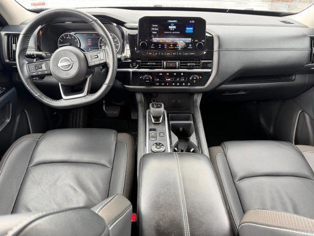 Used 2025 Nissan Pathfinder SL AWD/4WD image 13