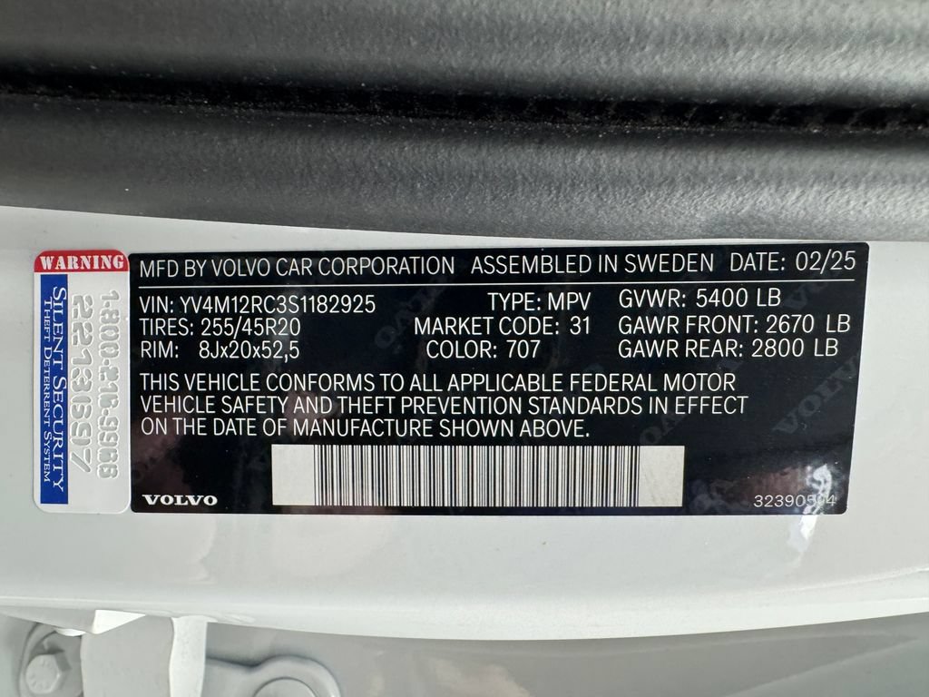 Used 2025 Volvo XC60 B5 Plus AWD/4WD image 32