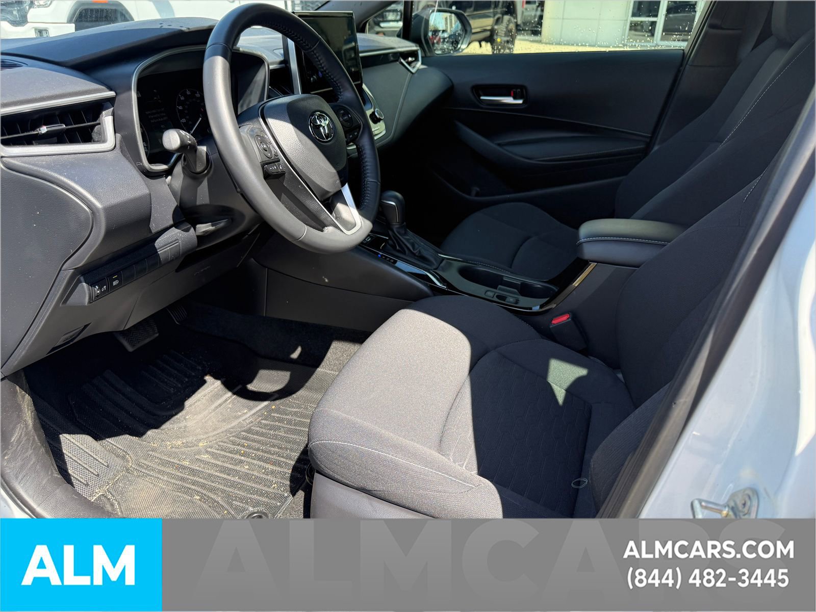 Used 2025 Toyota Corolla SE w/ SE Package image 12