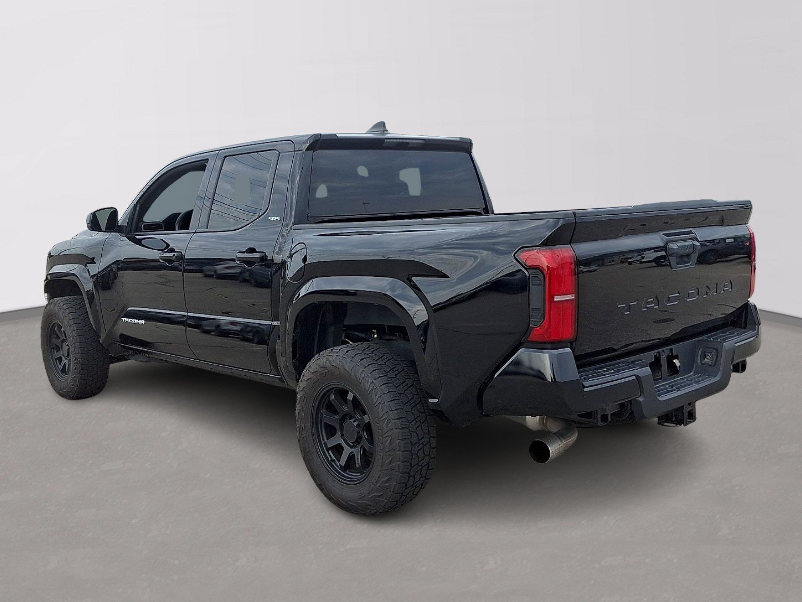 Used 2025 Toyota Tacoma SR5 RWD image 4