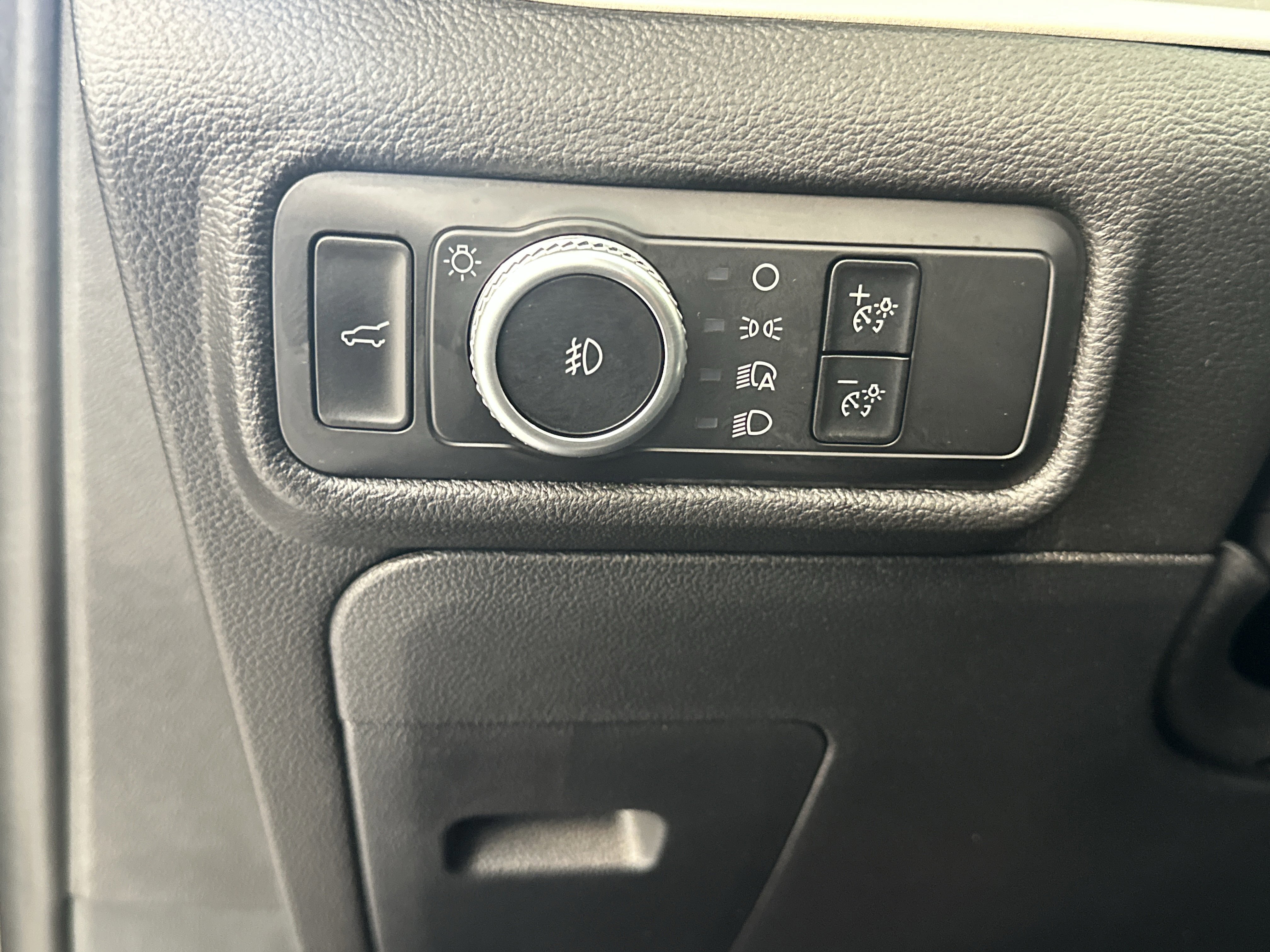 Certified 2022 Ford Explorer XLT w/ Equipment Group 202A image 23