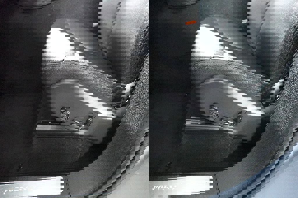 Used 2023 Volvo XC90 B6 Plus image 10