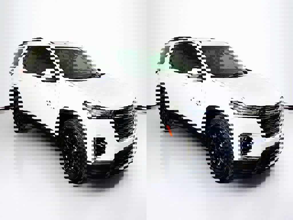 Used 2023 Chevrolet Traverse LT w/ Midnight/Sport Edition image 7