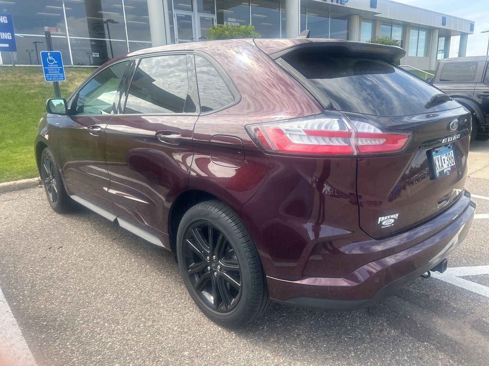 Certified 2023 Ford Edge ST-Line w/ Class II Trailer Tow Package AWD/4WD image 2