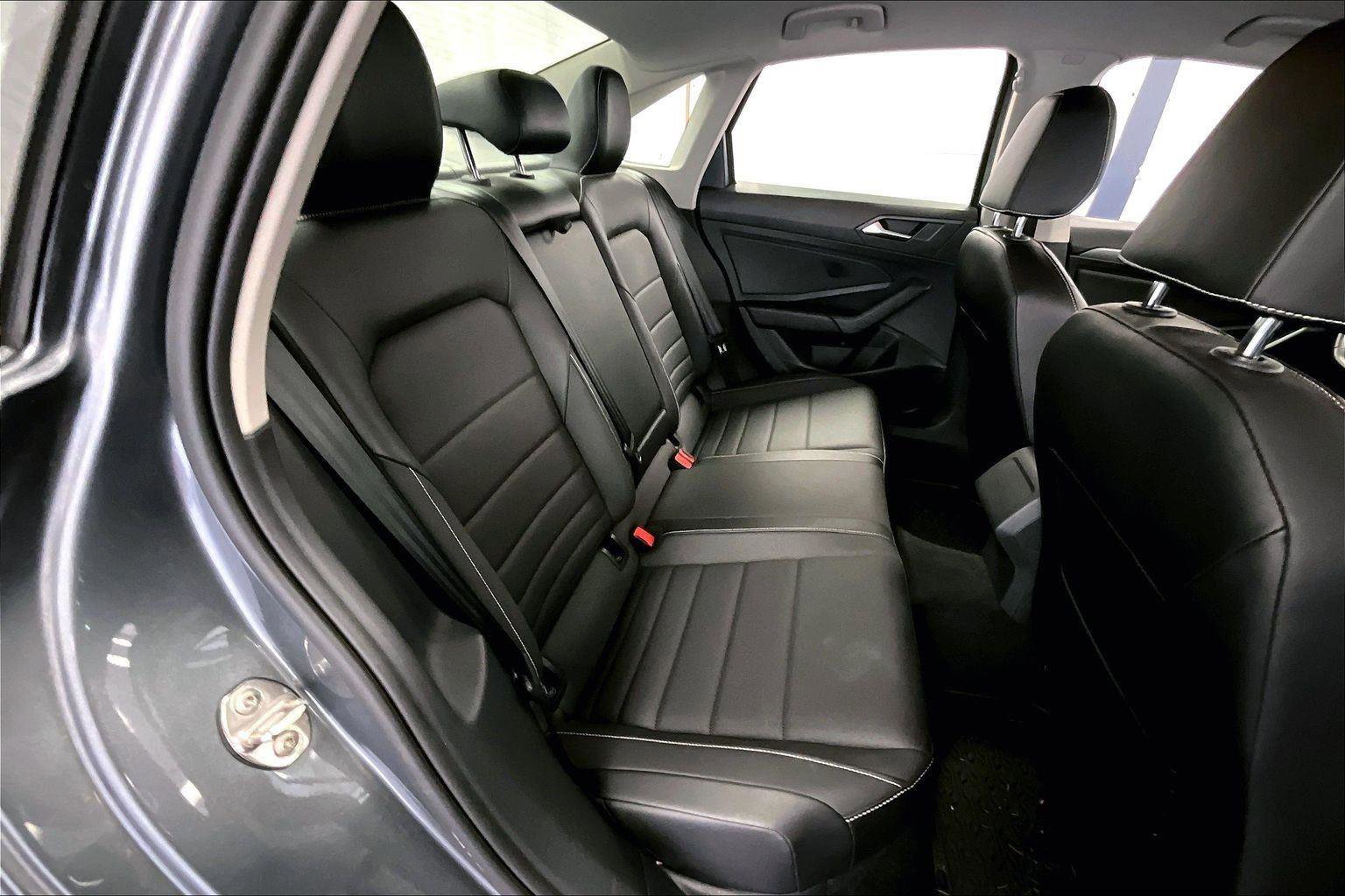 Used 2022 Volkswagen Jetta SE image 26