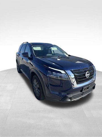Used 2024 Nissan Pathfinder SV FWD image 2