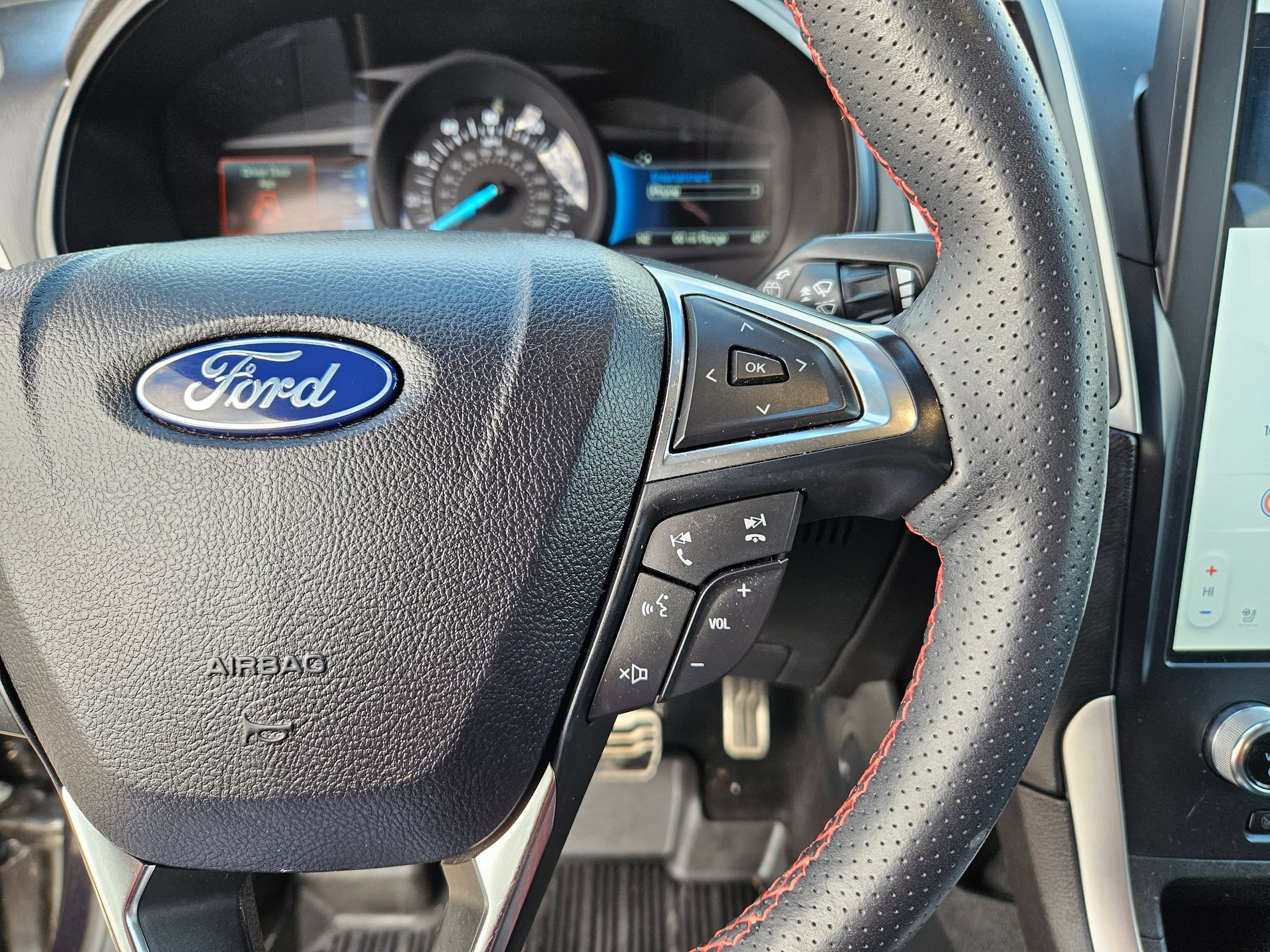 Certified 2024 Ford Edge ST-Line AWD/4WD image 11