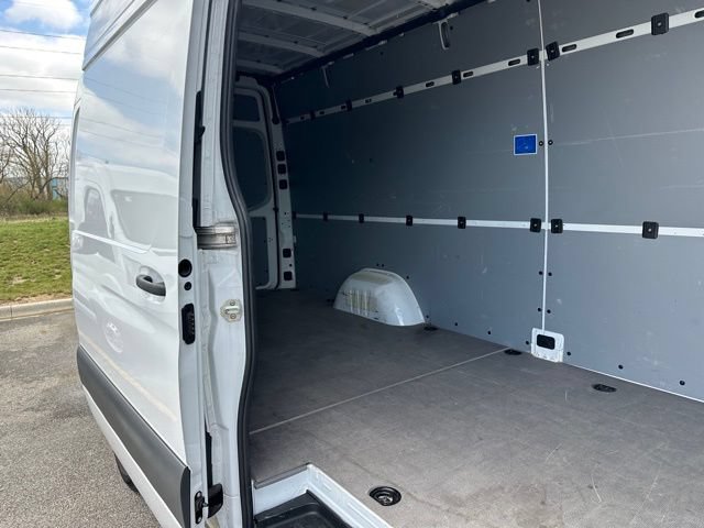 Used 2024 Mercedes-Benz Sprinter 2500 w/ Parking Package image 9