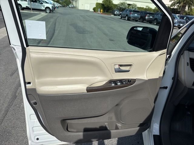 Used 2017 Toyota Sienna XLE w/ XLE Navigation Package AWD/4WD image 11