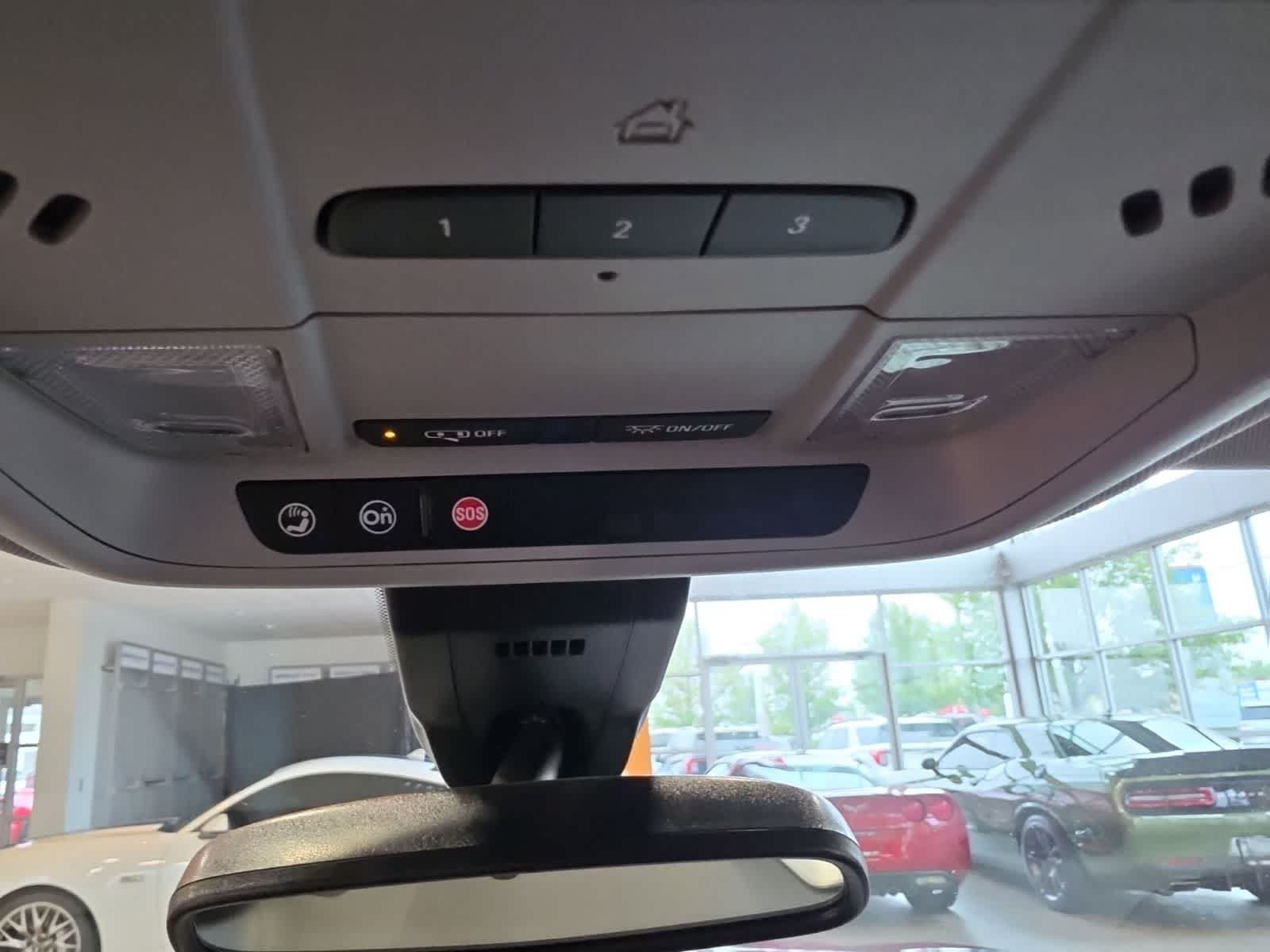 Used 2022 GMC Terrain SLT w/ Infotainment Package II AWD/4WD image 30