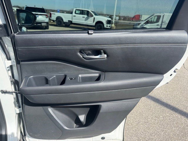 Used 2024 Nissan Pathfinder Platinum image 34