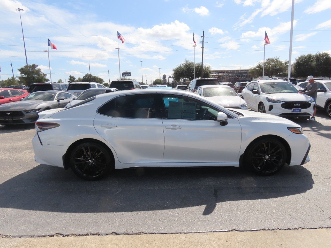 Used 2024 Toyota Camry XSE FWD image 8