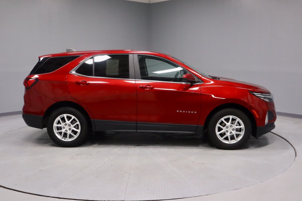 Used 2024 Chevrolet Equinox LT w/ LPO, Floor Liner Package FWD image 11