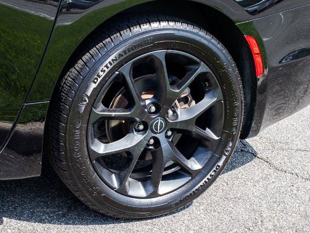 Used 2025 Chrysler Pacifica Limited FWD image 6