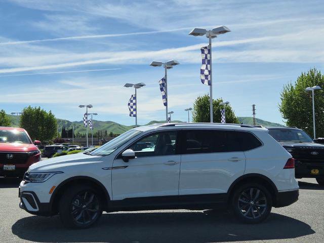 Used 2022 Volkswagen Tiguan SE image 2