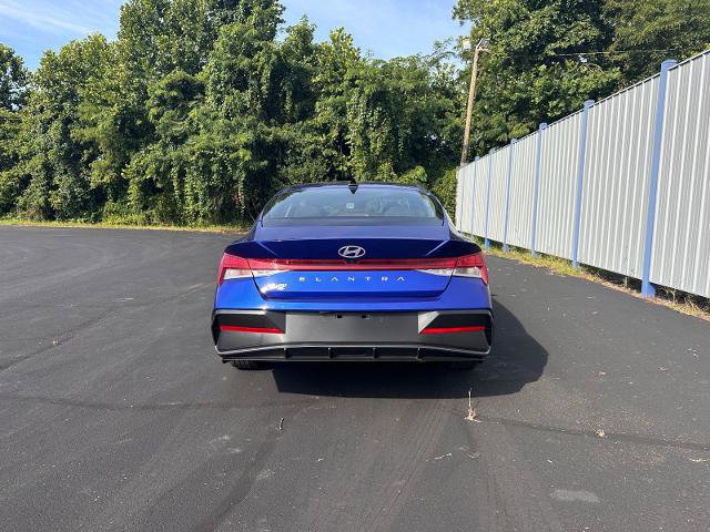 Used 2025 Hyundai Elantra SEL image 3