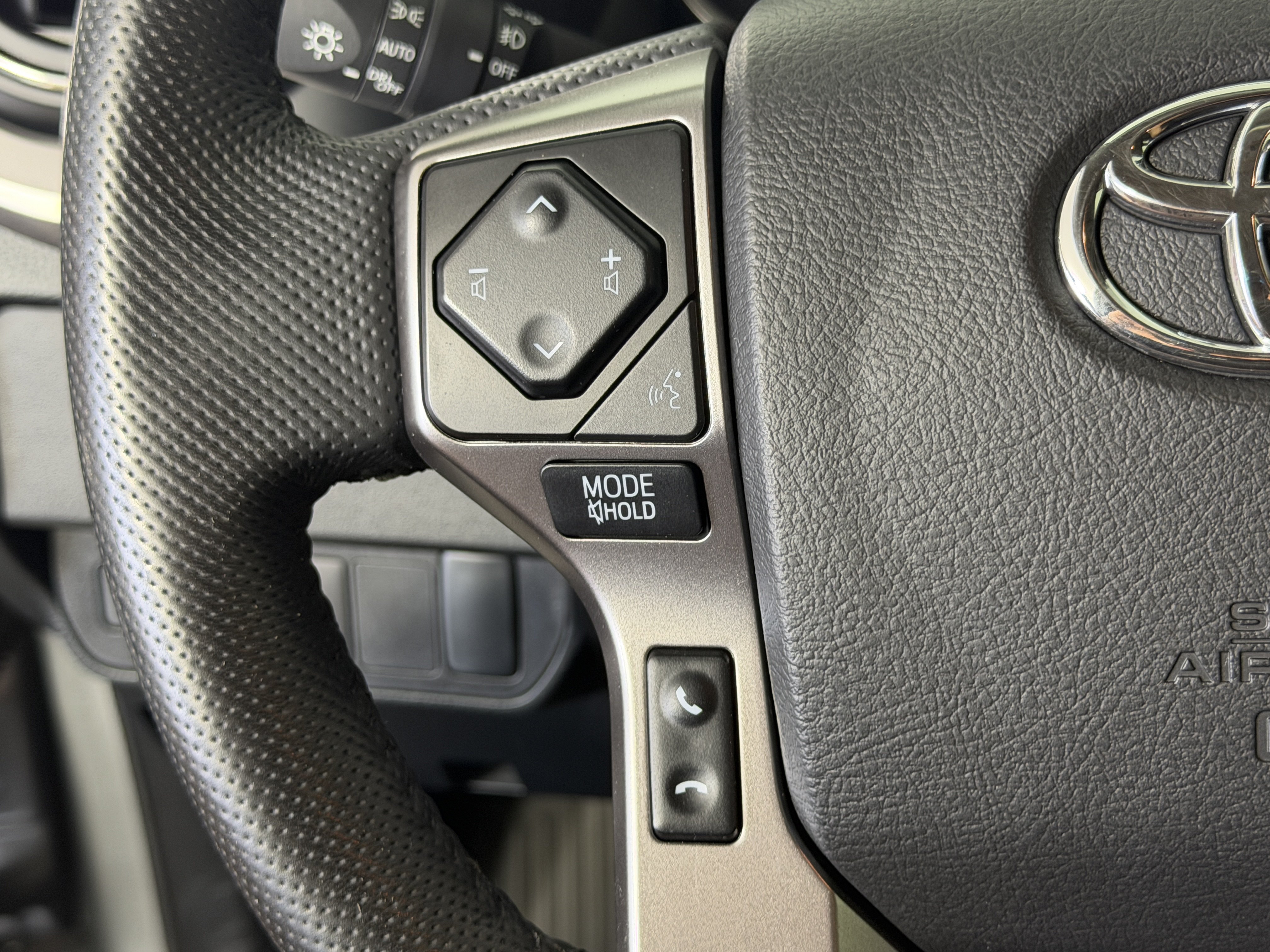 Used 2022 Toyota Tacoma SR5 w/ Technology Package RWD image 30