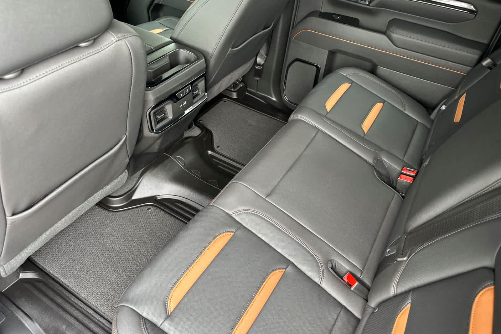 Used 2025 GMC Sierra 2500 AT4 AWD/4WD image 4