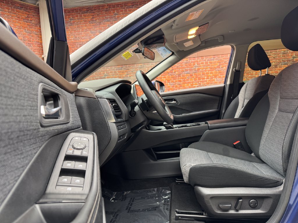 Used 2023 Nissan Rogue SV AWD/4WD image 22