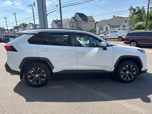 Used 2021 Toyota RAV4 LE AWD/4WD image 5