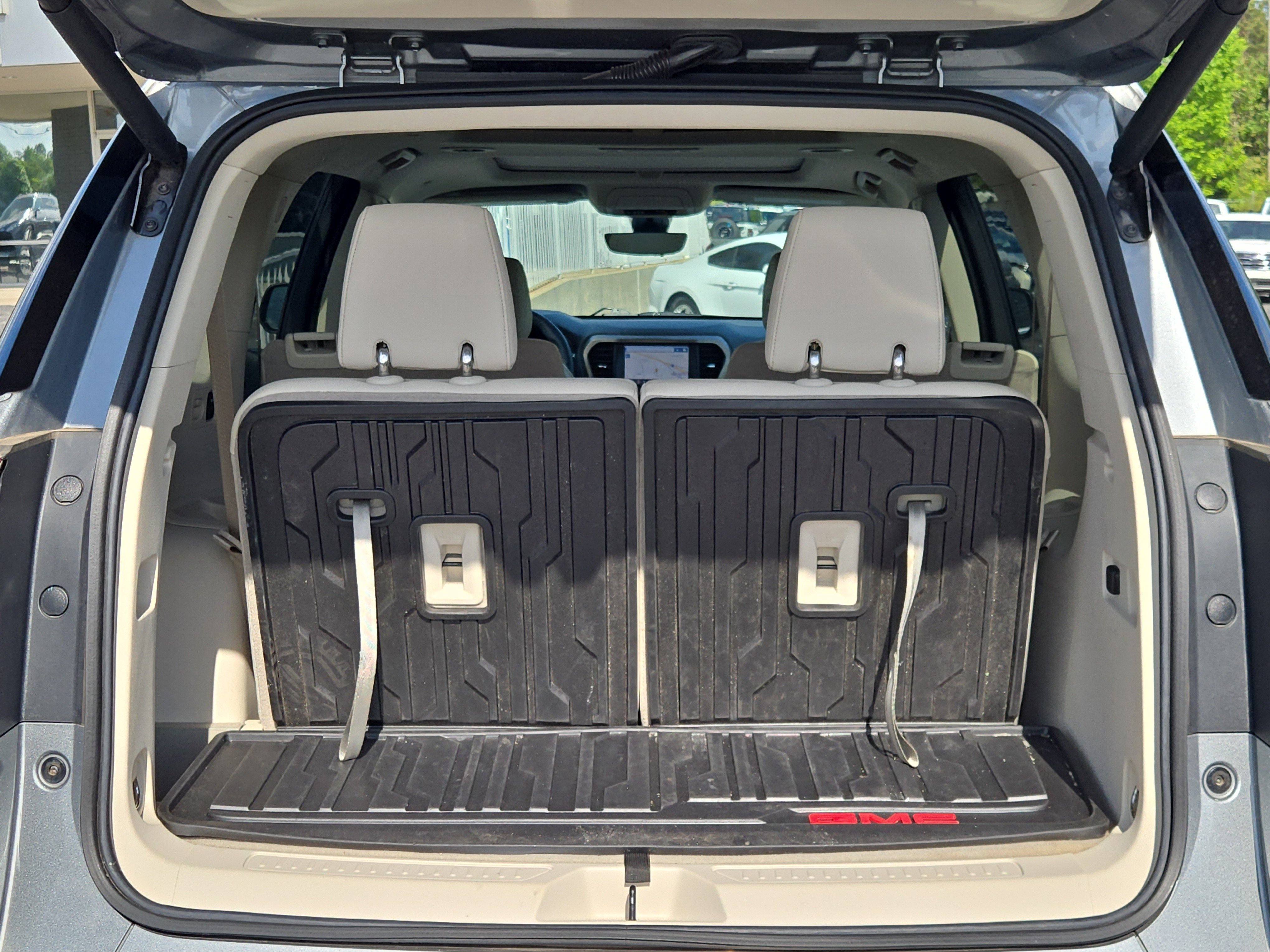 Used 2023 GMC Acadia Denali w/ Denali Technology Package FWD image 13
