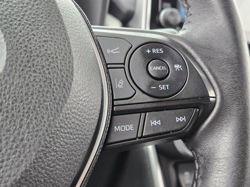 Used 2021 Toyota RAV4 Limited image 27