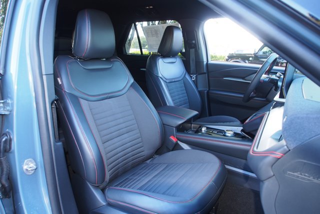 Certified 2025 Ford Explorer ST-Line w/ Premium Package AWD/4WD image 11