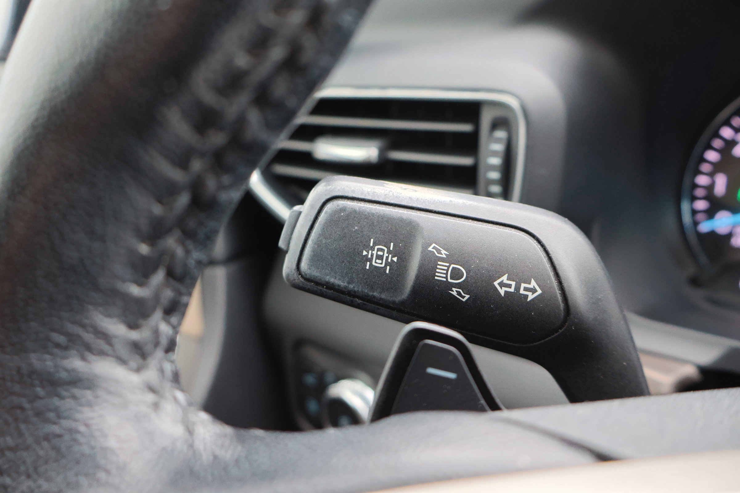 Certified 2021 Ford Explorer Limited w/ Hybrid Equipment Group 310A image 18