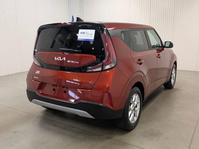 Used 2024 Kia Soul LX w/ Option Group 015 FWD image 17