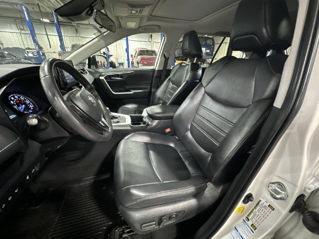 Used 2022 Toyota RAV4 XLE Premium AWD/4WD image 17