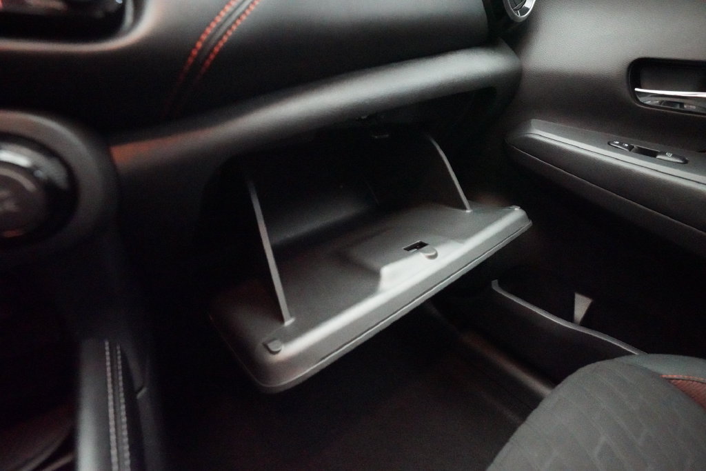 Used 2023 Nissan Kicks SR FWD image 28