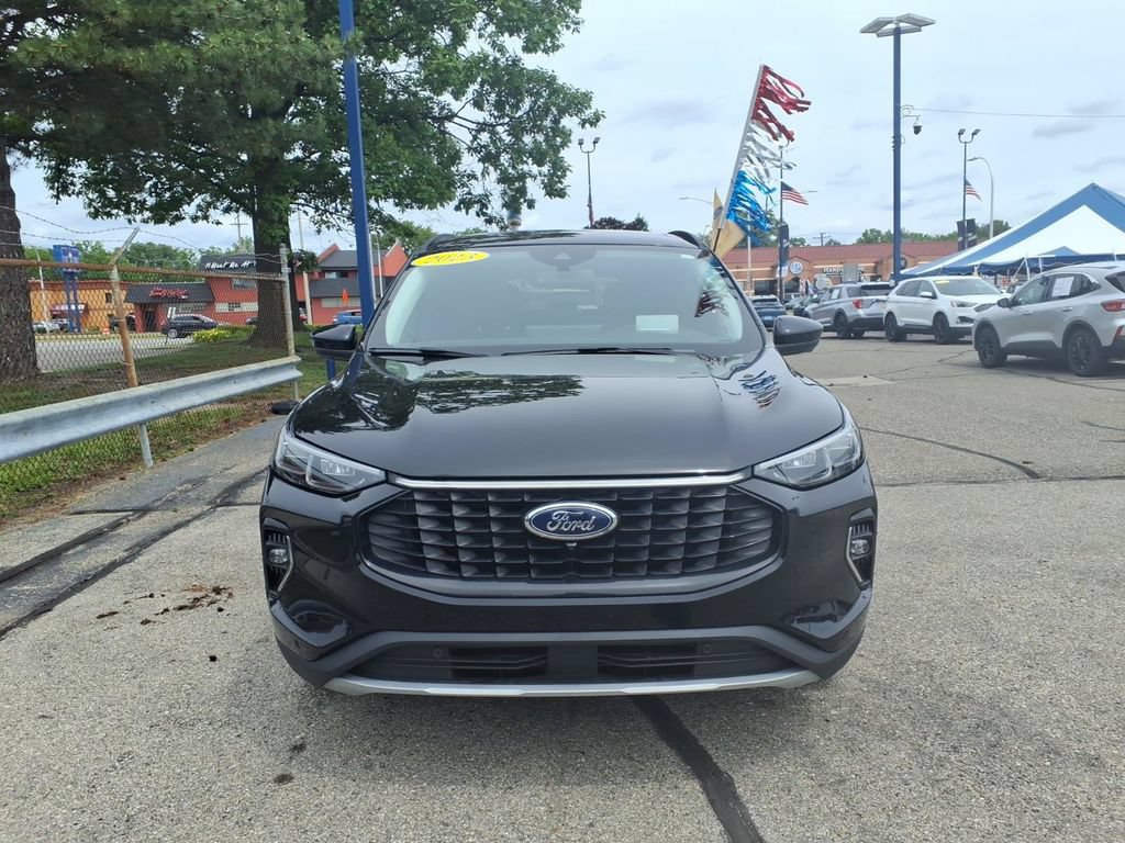 Certified 2023 Ford Escape Platinum w/ Premium Technology Package AWD/4WD image 3