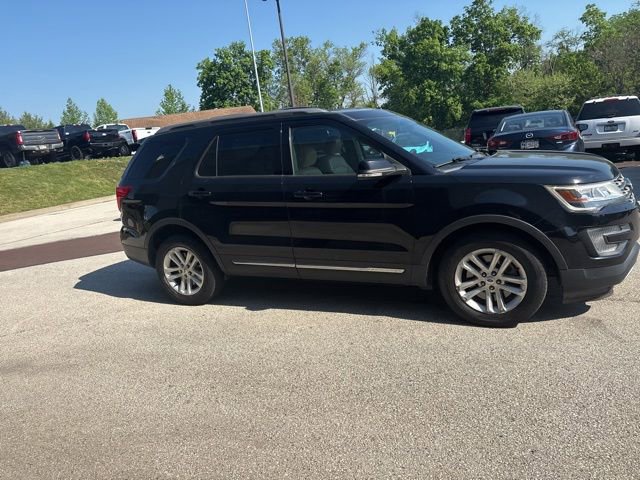 Certified 2017 Ford Explorer XLT w/ Equipment Group 202A FWD image 21