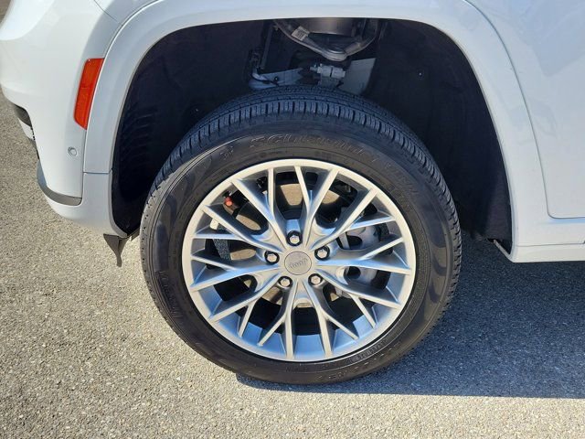 Used 2024 Jeep Grand Cherokee L Summit w/ Advanced Protech Group IV AWD/4WD image 8