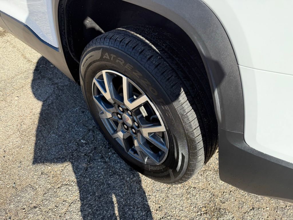 Used 2023 GMC Acadia SLT image 12