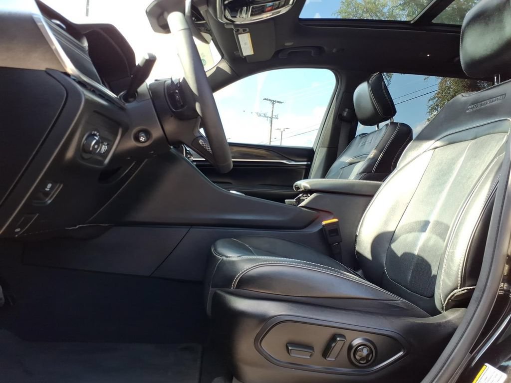 Used 2023 Jeep Grand Cherokee L Overland AWD/4WD image 18