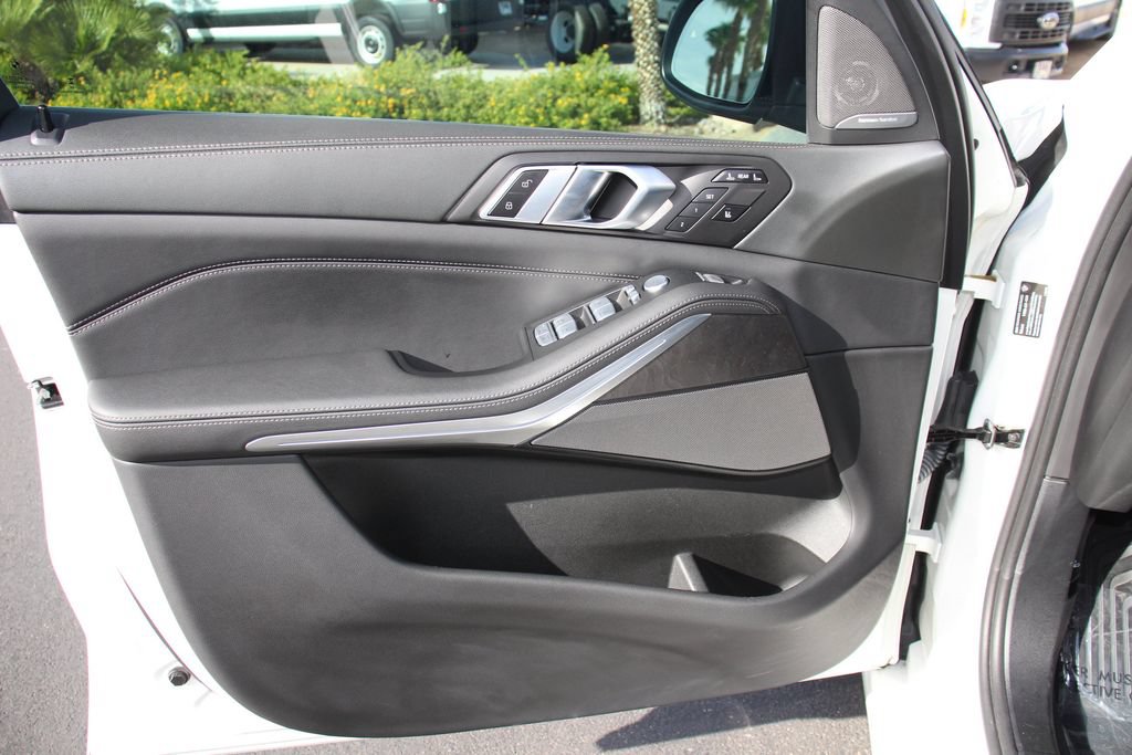 Used 2024 BMW X7 xDrive40i w/ Premium Package AWD/4WD image 22