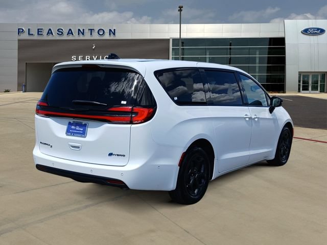 Used 2024 Chrysler Pacifica Limited FWD image 5