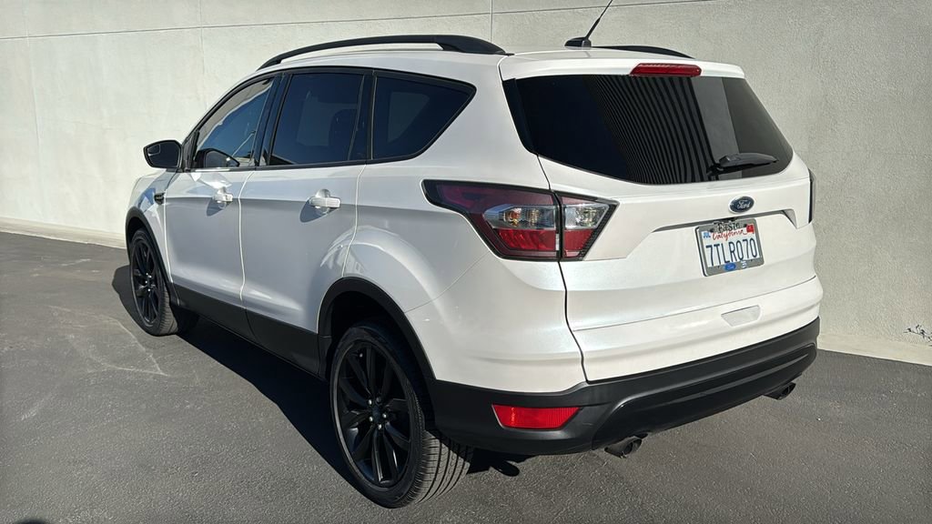 Certified 2017 Ford Escape SE w/ SE Sport Appearance Package image 4