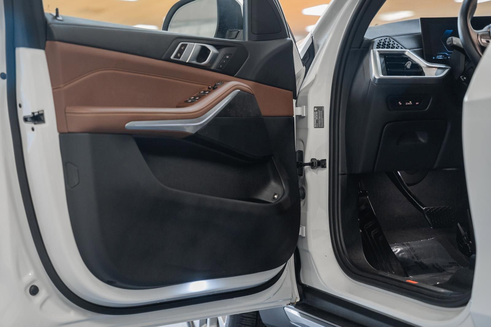 Used 2024 BMW X5 xDrive50e image 44