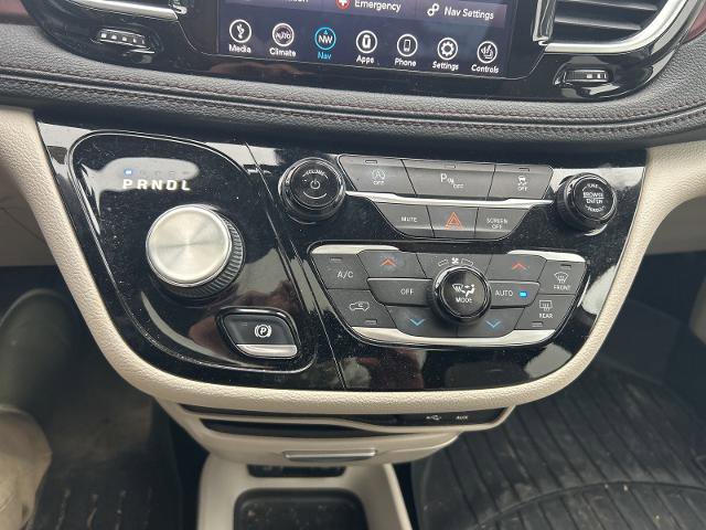 Used 2020 Chrysler Pacifica Limited image 11