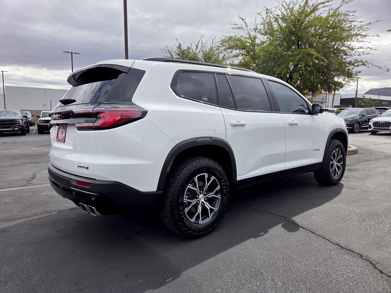 Used 2025 GMC Acadia AT4 w/ Luxury Package AWD/4WD image 6