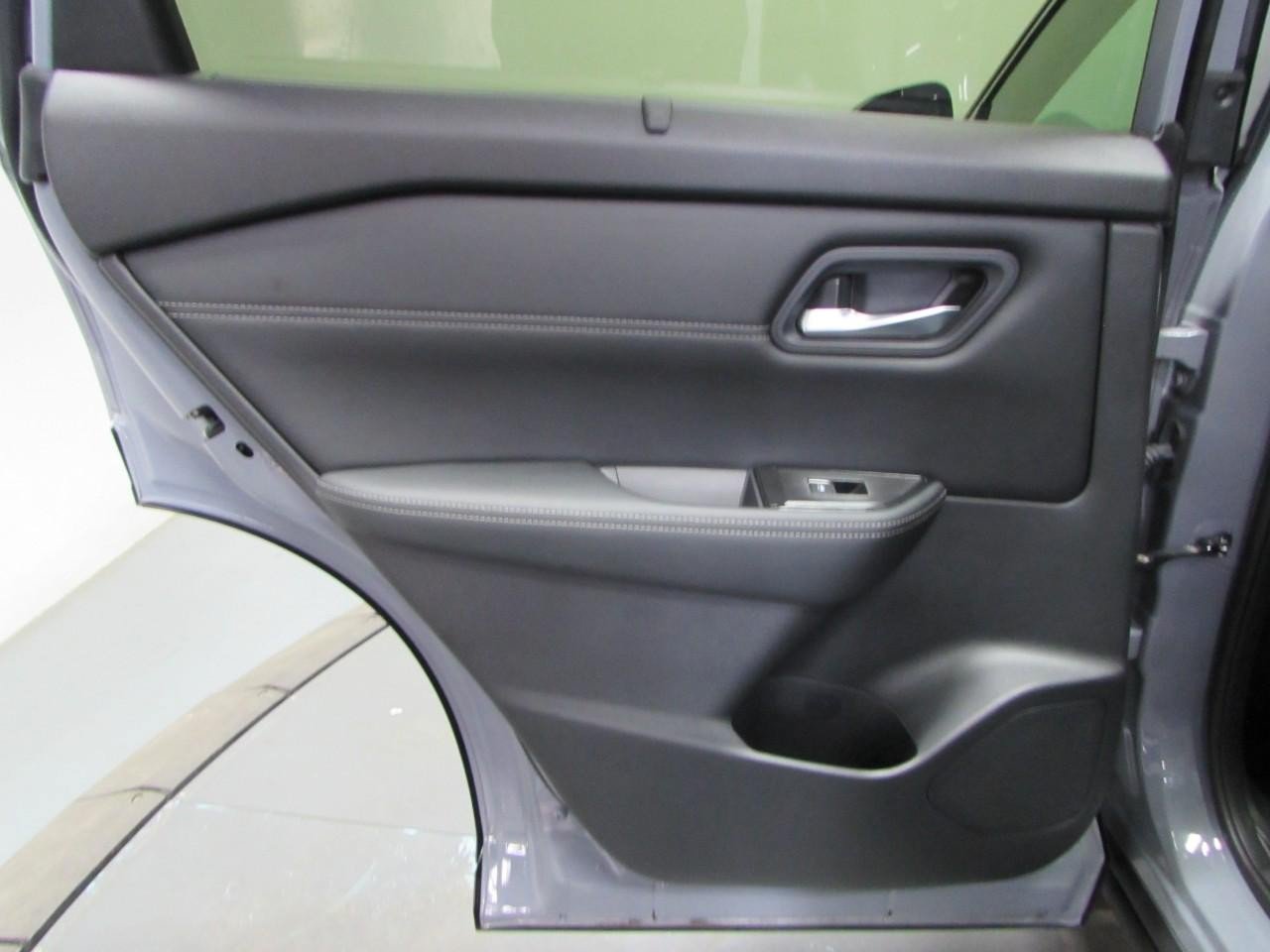 Used 2025 Nissan Rogue SL w/ Tech Package AWD/4WD image 14