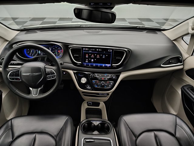 Used 2023 Chrysler Pacifica Touring-L FWD image 30