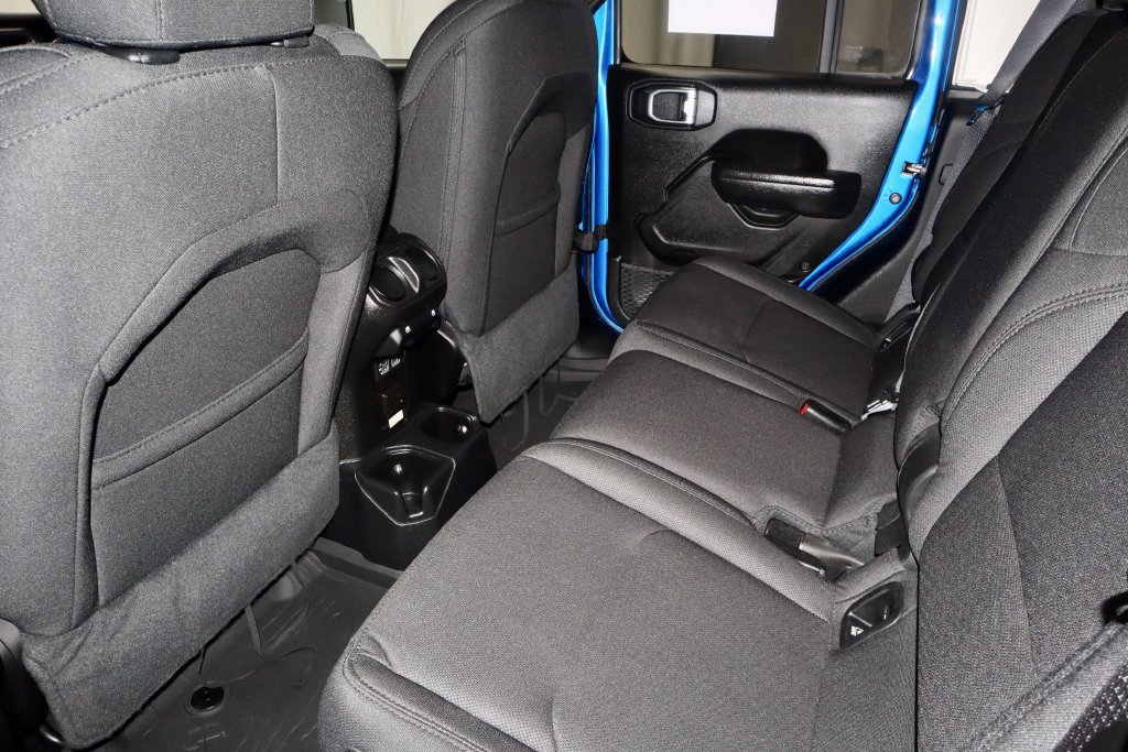 Used 2023 Jeep Gladiator Sport AWD/4WD image 21