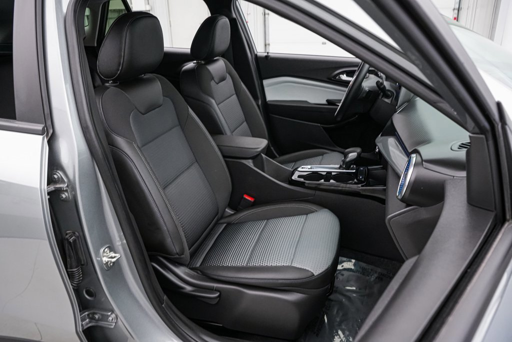 Used 2025 Chevrolet Trax LT w/ LT Convenience Package image 20