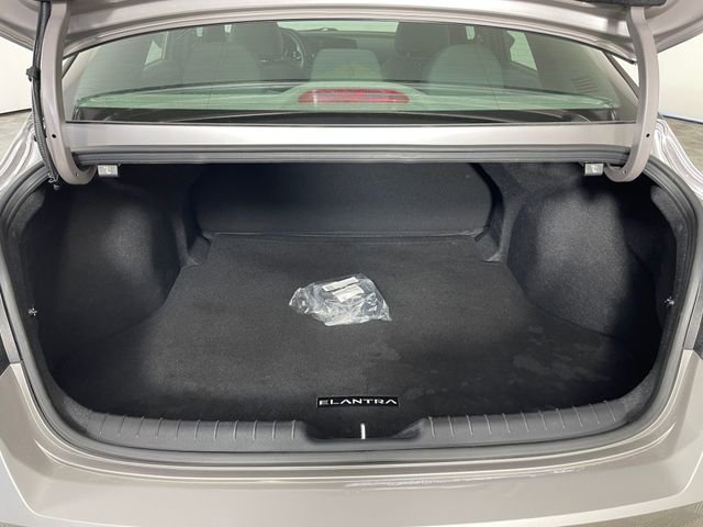 Used 2023 Hyundai Elantra SEL w/ Cargo Package FWD image 18