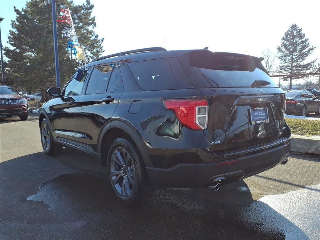 Certified 2024 Ford Explorer XLT w/ Equipment Group 202A AWD/4WD image 4