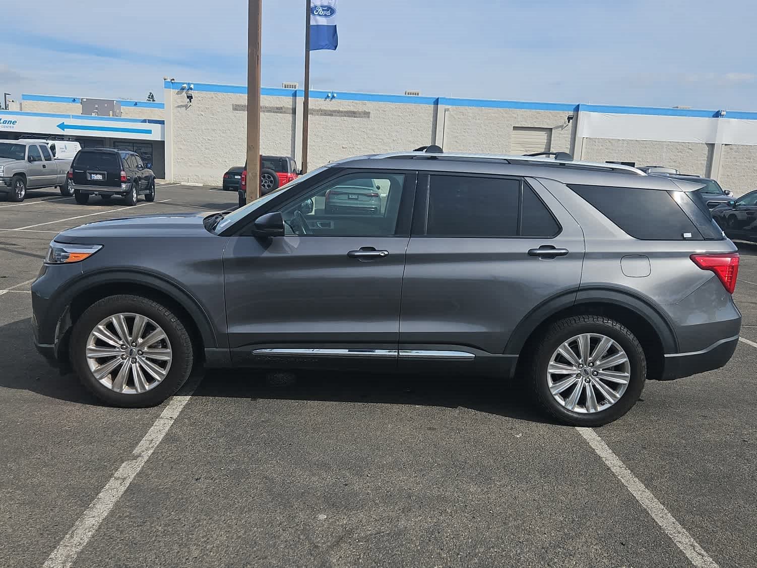 Certified 2021 Ford Explorer Limited w/ Hybrid Equipment Group 310A image 2