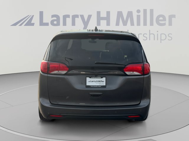 Used 2019 Chrysler Pacifica Touring Plus w/ S Appearance Package FWD image 4